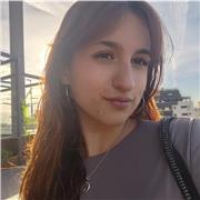 Estudiante de Bellas artes y Titulada en Ilustración dispuesta a enseñar y ayudar a todas las edades y en cualquier nivel.